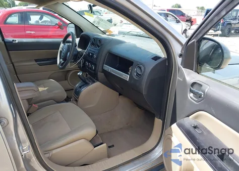 2015 Jeep Compass Sport z USA, uszkodzony, nr VIN 1C4NJCBA8FD104800